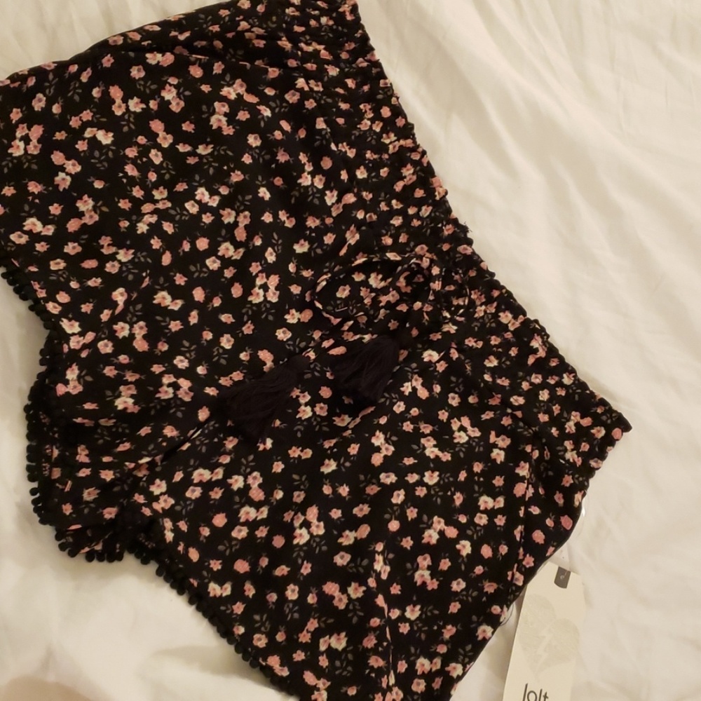 Jolt Shorts, M, black with pink floral print